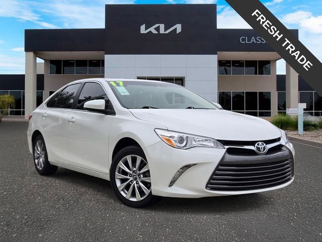 Used 2017 Toyota Camry XLE w/ Moonroof Package FWD image 1