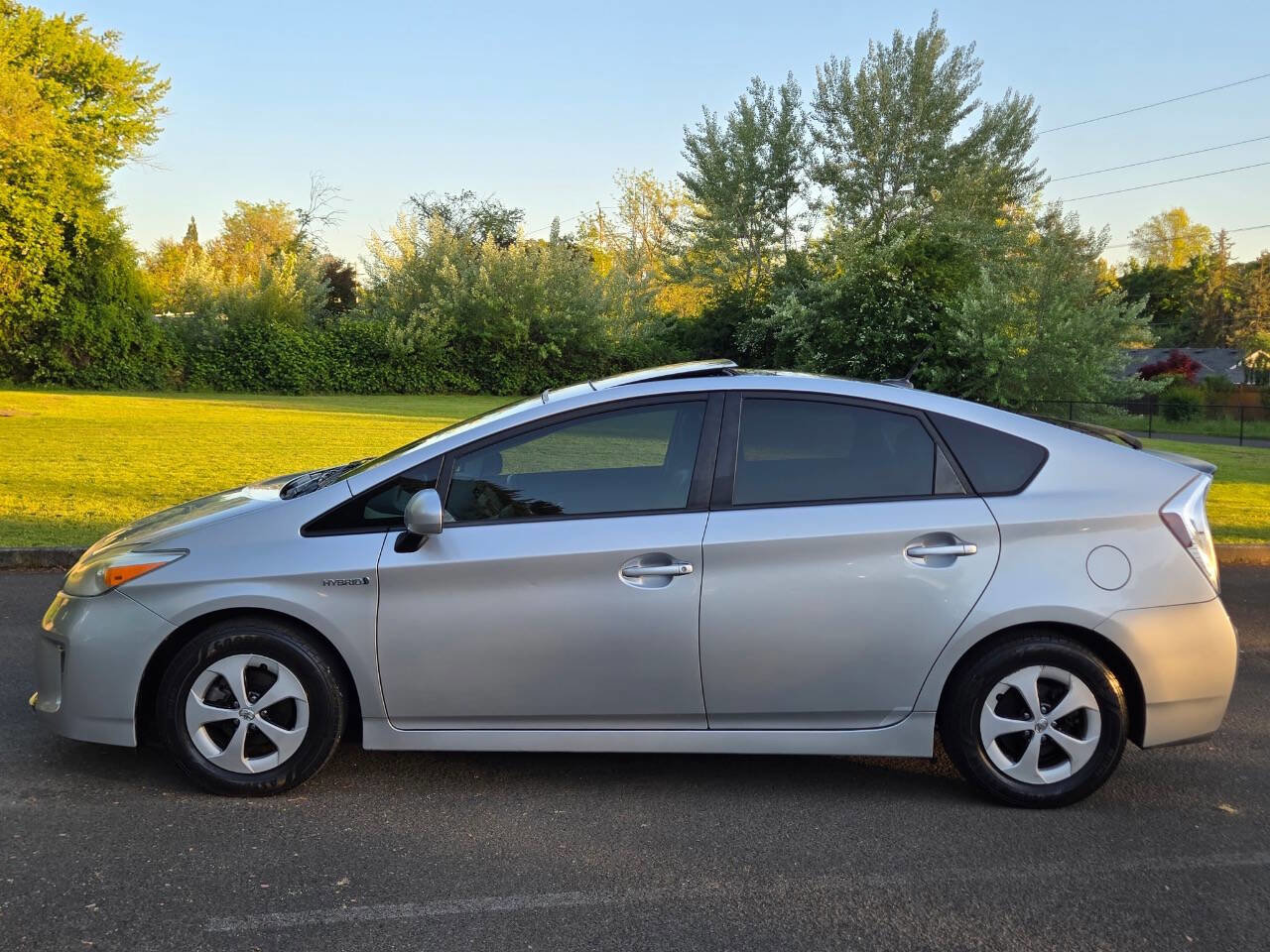 Used 2012 Toyota Prius Four w/ Deluxe Solar Roof Pkg FWD image 11