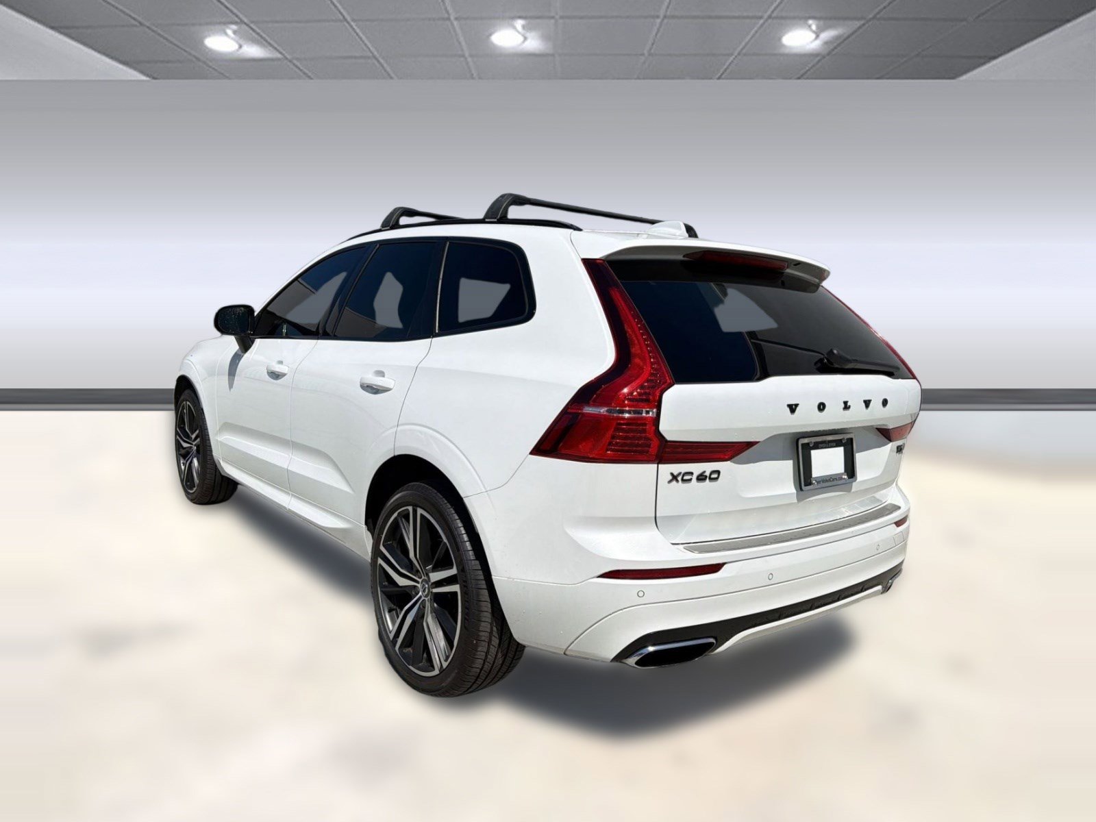 Used 2020 Volvo XC60 T5 R-Design w/ Protection Package Premier AWD/4WD image 3
