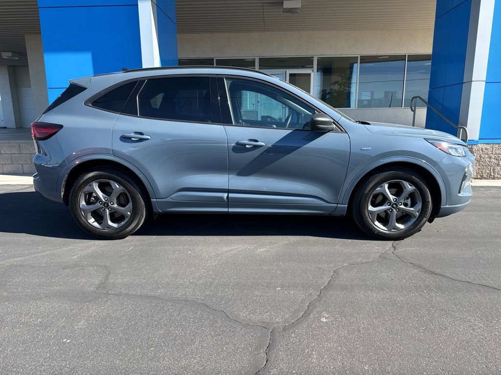 Used 2023 Ford Escape ST-Line image 2