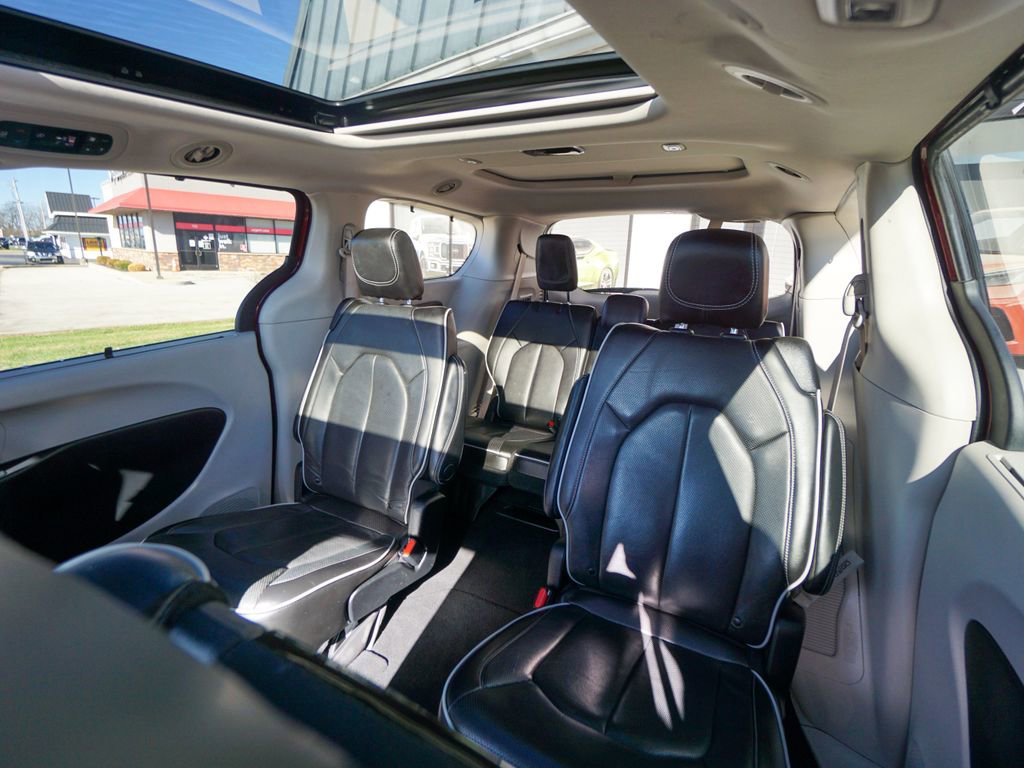 Used 2021 Chrysler Pacifica Limited w/ Uconnect Theater Family Group image 35