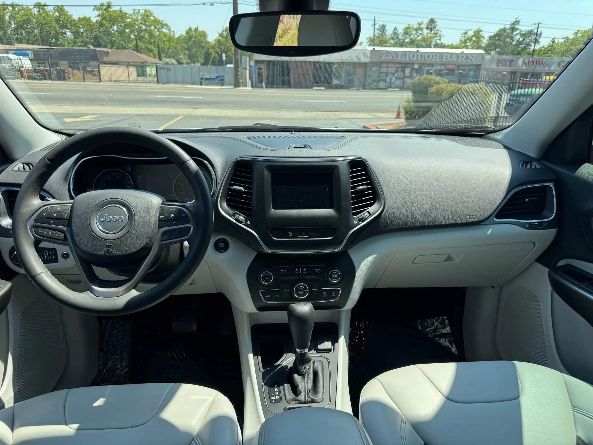 Used 2020 Jeep Cherokee Latitude Plus w/ Comfort/Convenience Group image 19