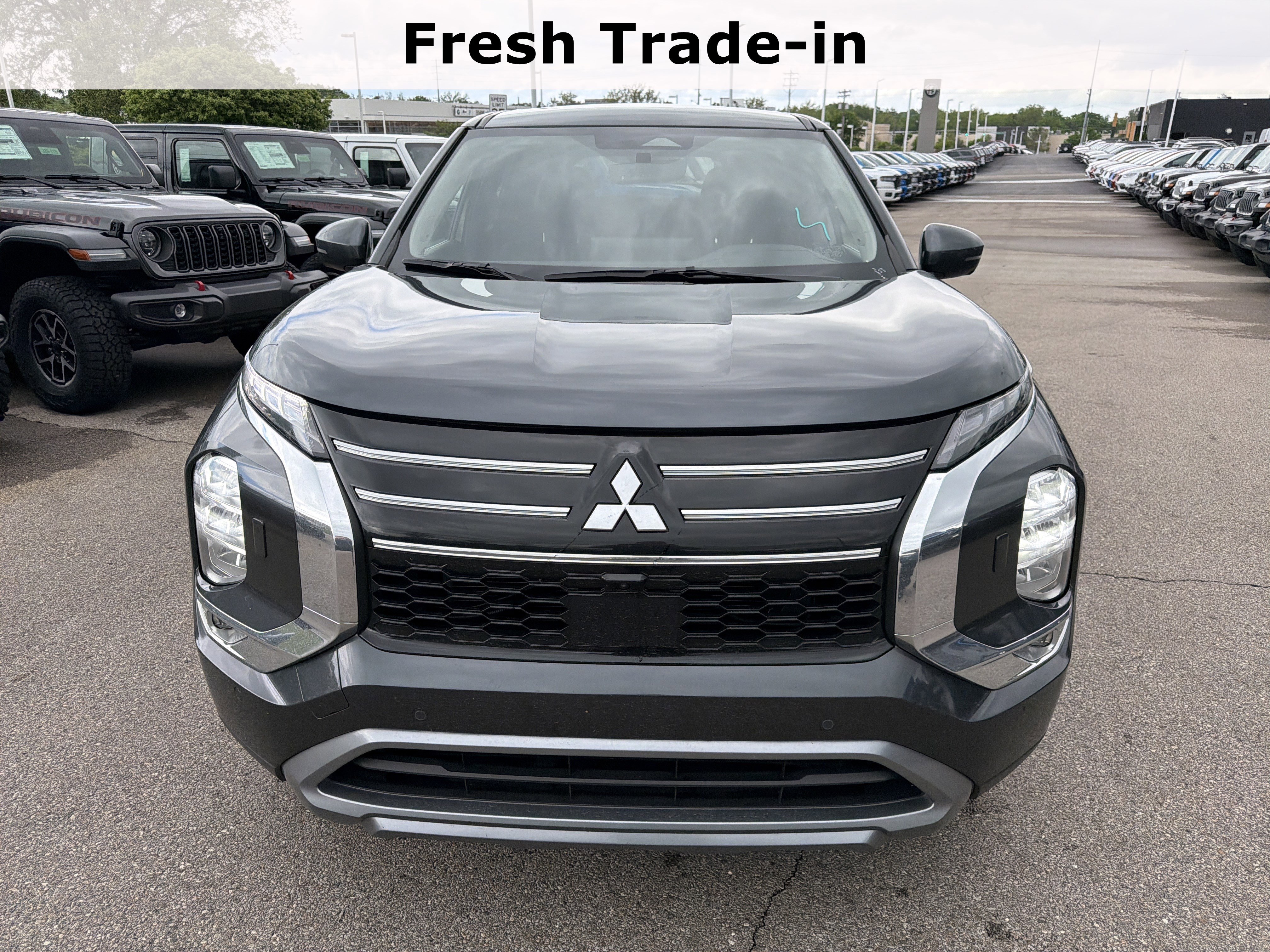Used 2025 Mitsubishi Outlander SE AWD/4WD image 3