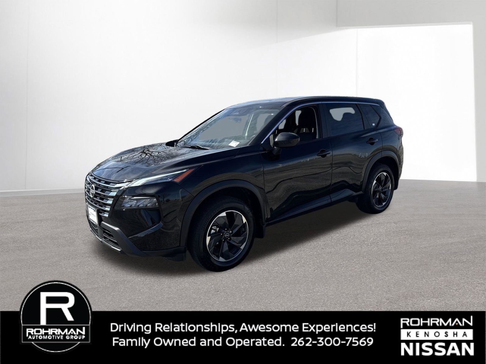 Used 2024 Nissan Rogue SV image 2