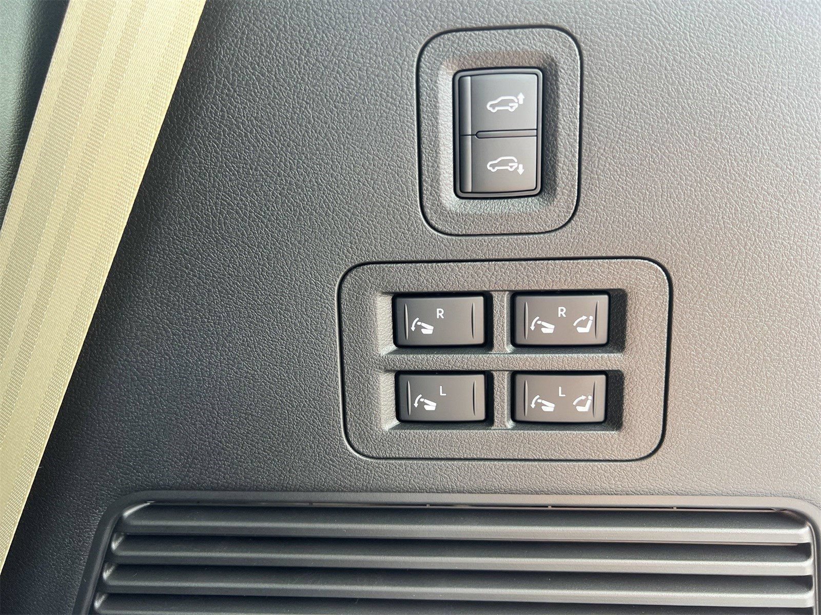 New 2025 Nissan Armada Platinum Reserve AWD/4WD image 28