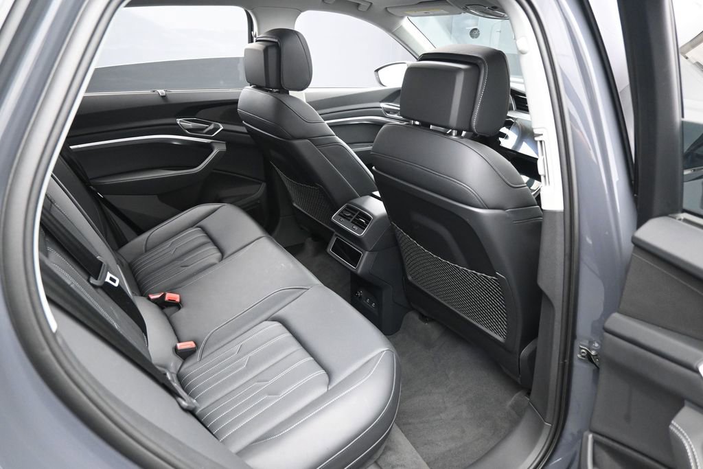 Used 2024 Audi Q8 e-tron Prestige w/ Prestige Package image 32