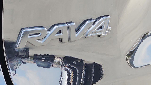 Used 2023 Toyota RAV4 LE FWD image 31