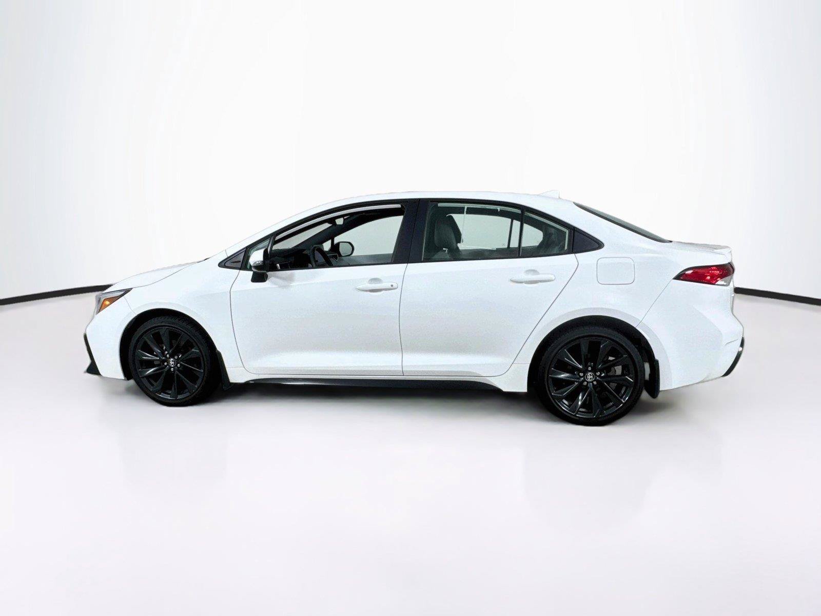 Used 2024 Toyota Corolla SE w/ SE Premium Package FWD image 3