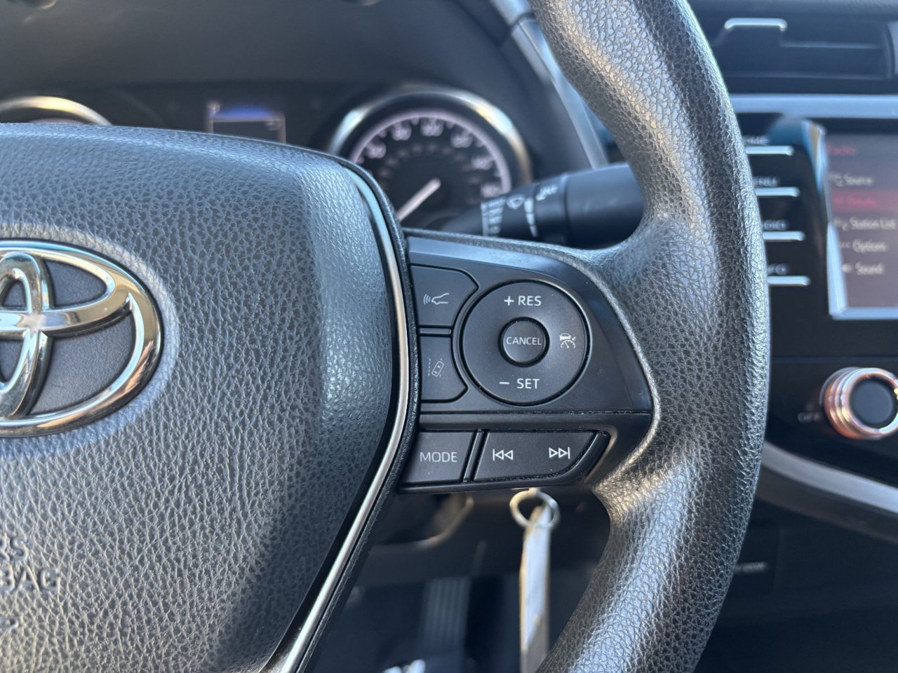Used 2018 Toyota Camry LE FWD image 26