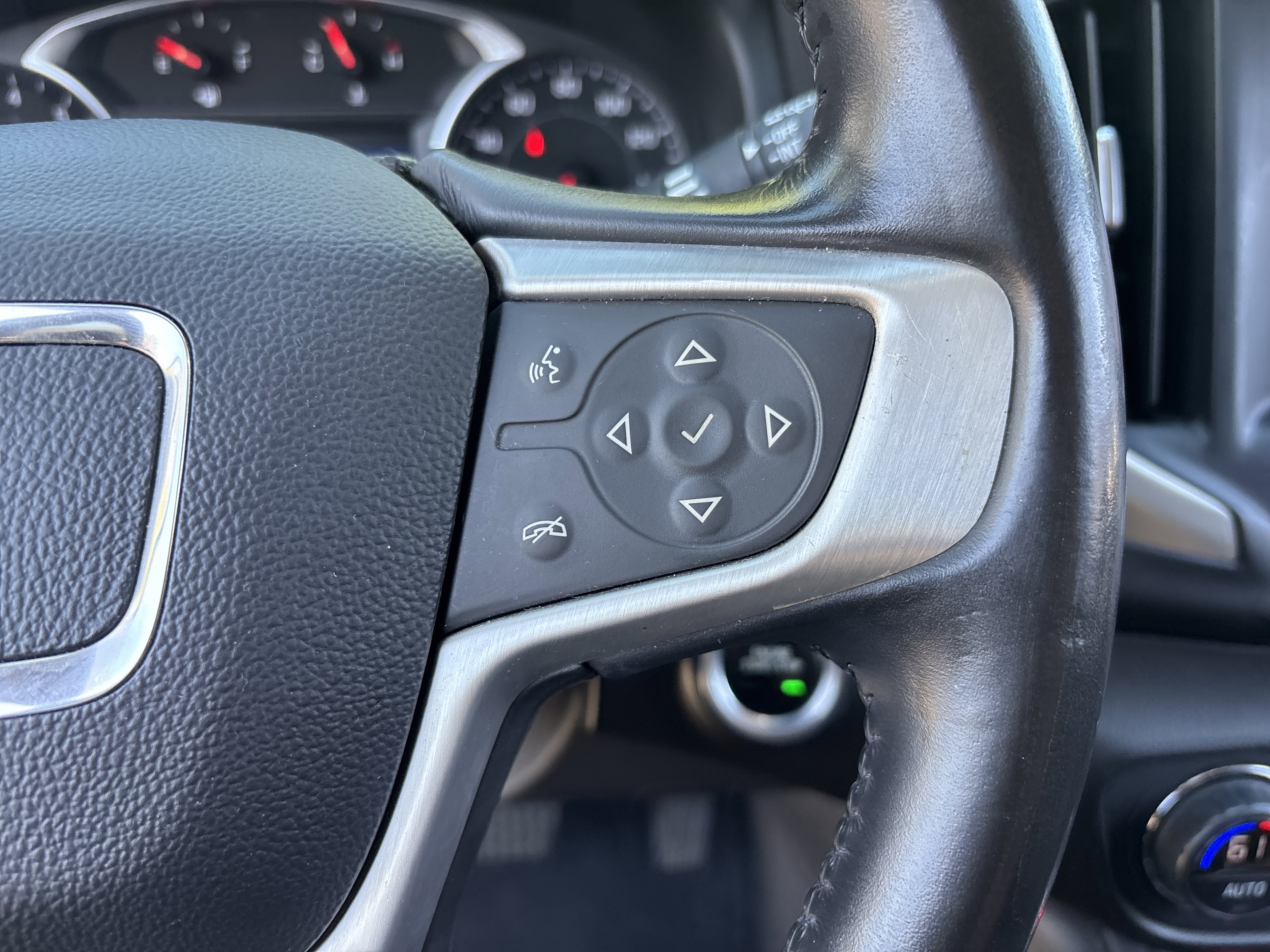 Used 2020 GMC Terrain SLE w/ Driver Convenience Package FWD image 27