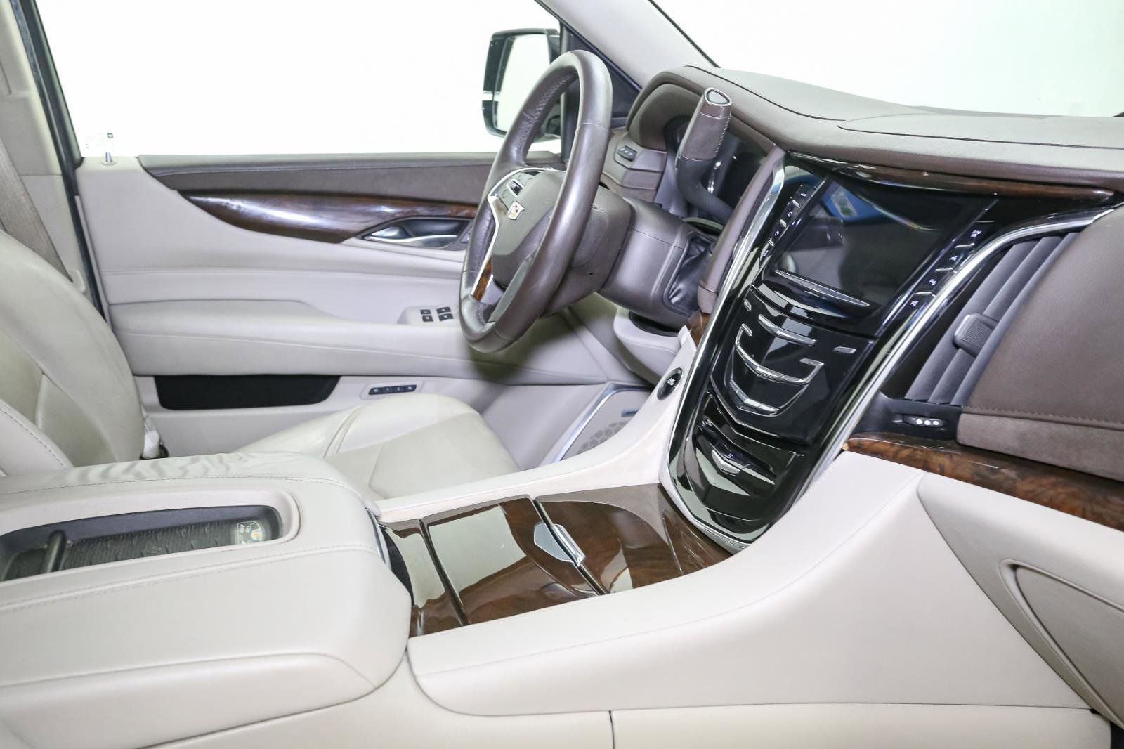 Used 2017 Cadillac Escalade Luxury image 23