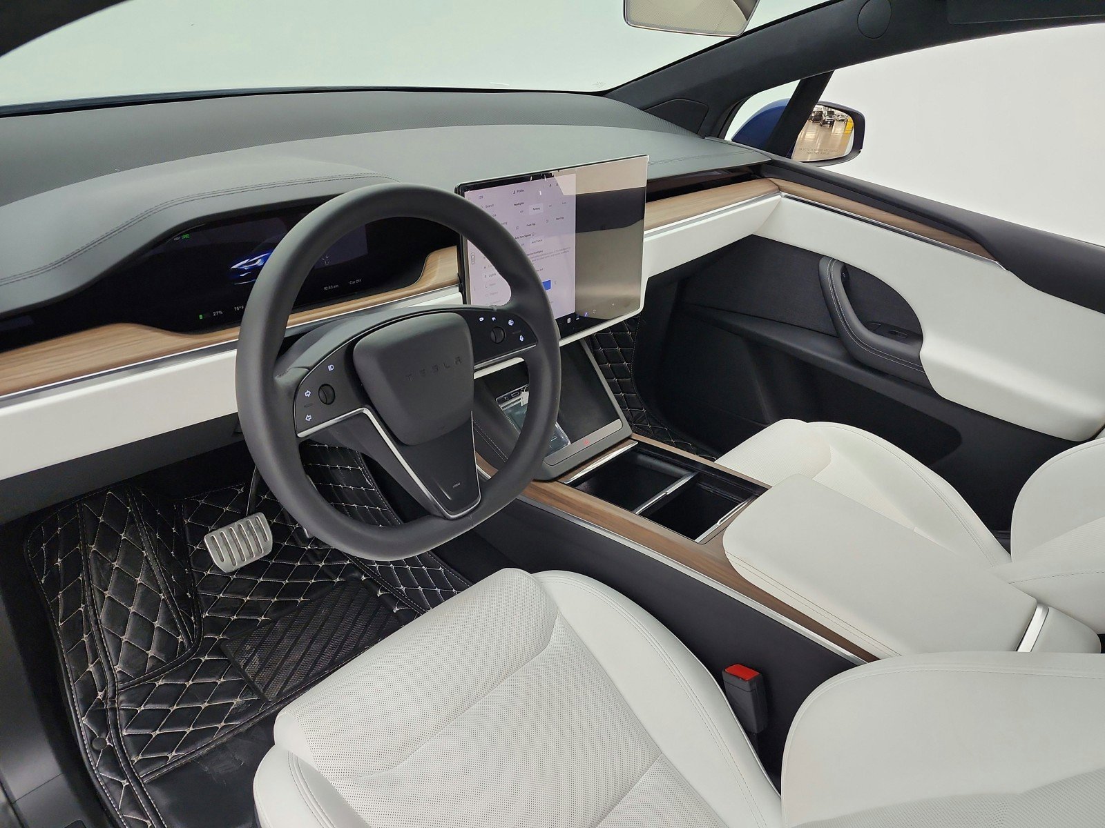 Used 2024 Tesla Model X image 9