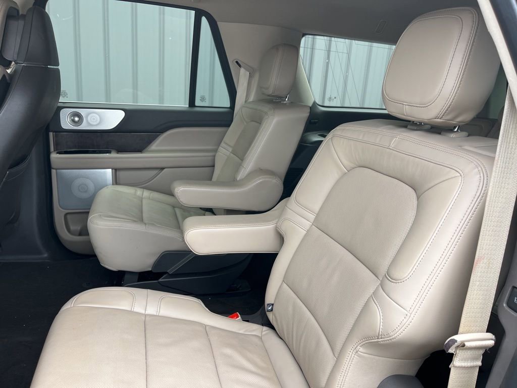 Used 2022 Lincoln Navigator L Reserve image 9
