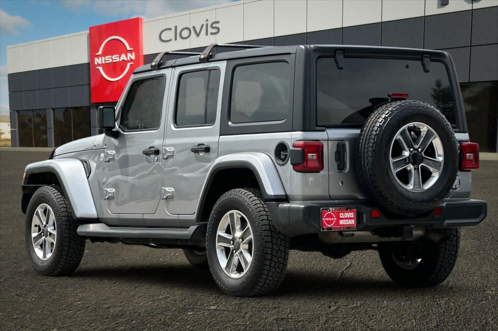 Used 2018 Jeep Wrangler Unlimited Sahara AWD/4WD image 7