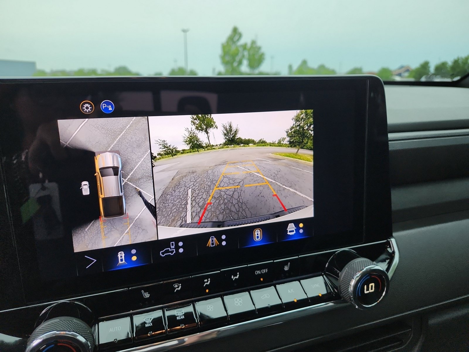 Used 2025 Chevrolet Colorado Trail Boss AWD/4WD image 17