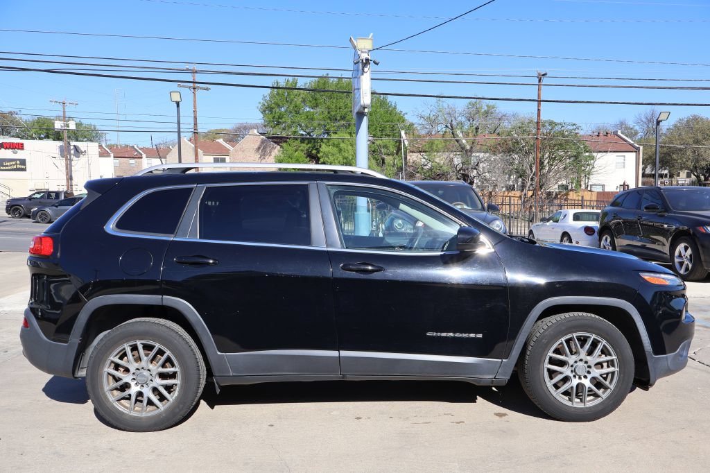 Used 2018 Jeep Cherokee Latitude FWD image 8