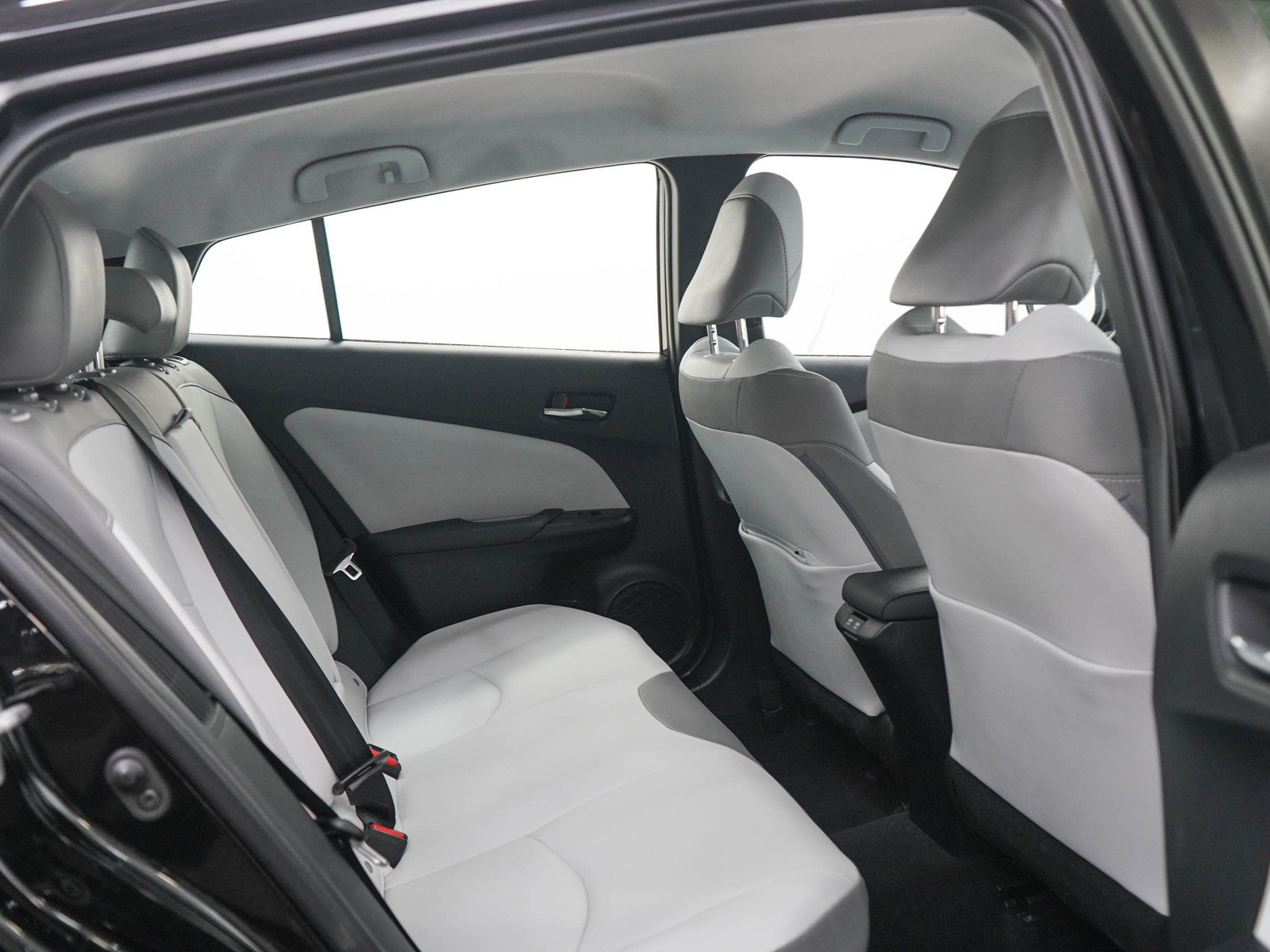 Used 2022 Toyota Prius Prime XLE FWD image 12