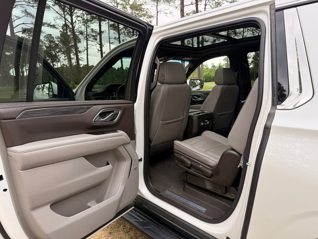 Used 2022 GMC Yukon XL SLT w/ SLT Premium Package AWD/4WD image 28