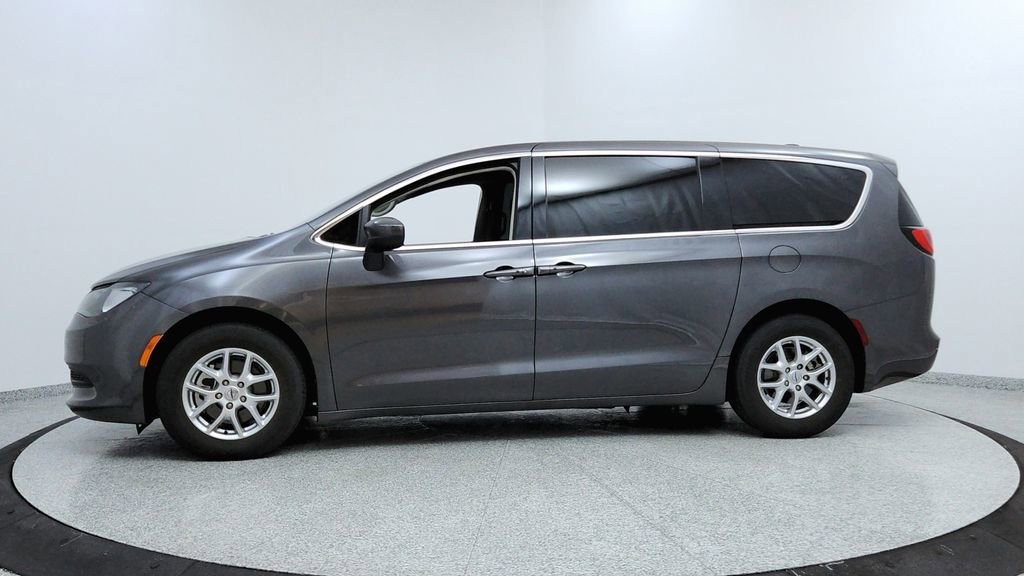 Used 2023 Chrysler Voyager LX image 2