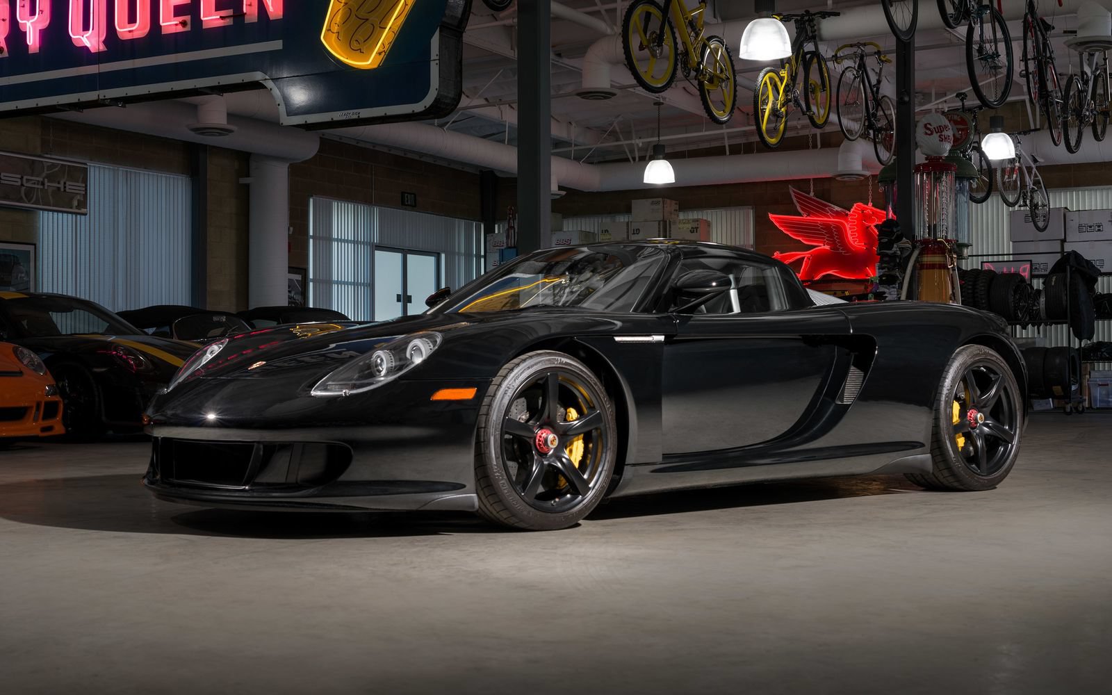 Used 2005 Porsche Carrera GT RWD image 1