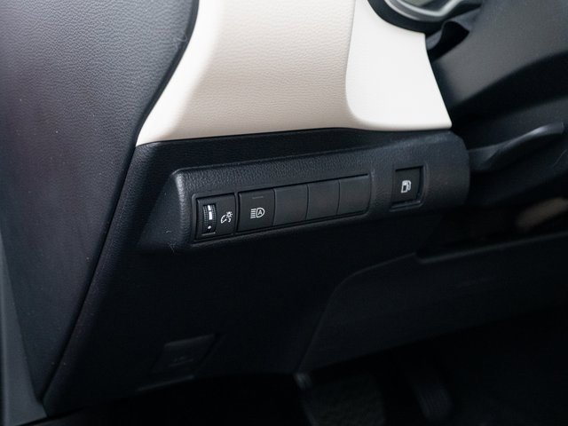 Used 2025 Toyota Corolla XLE image 29