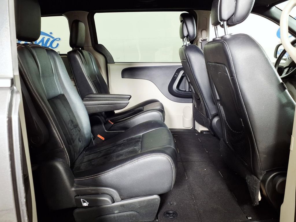 Used 2017 Dodge Grand Caravan SXT FWD image 12