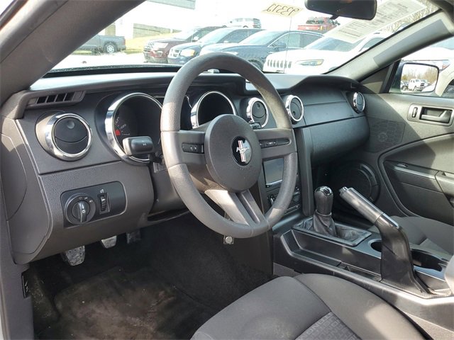 Used 2005 Ford Mustang Deluxe image 24
