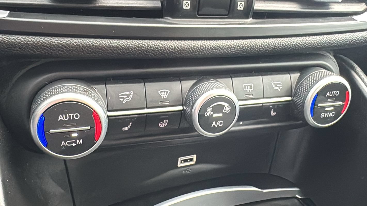 Used 2018 Alfa Romeo Giulia AWD image 28