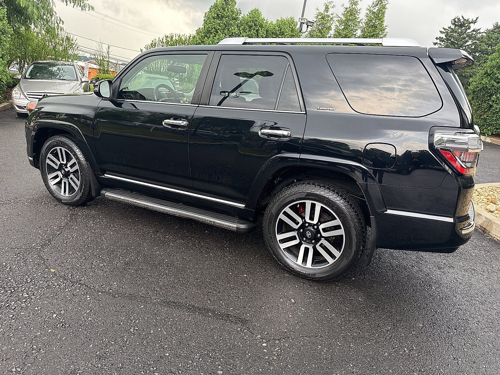 Used 2018 Toyota 4Runner Limited AWD/4WD image 10