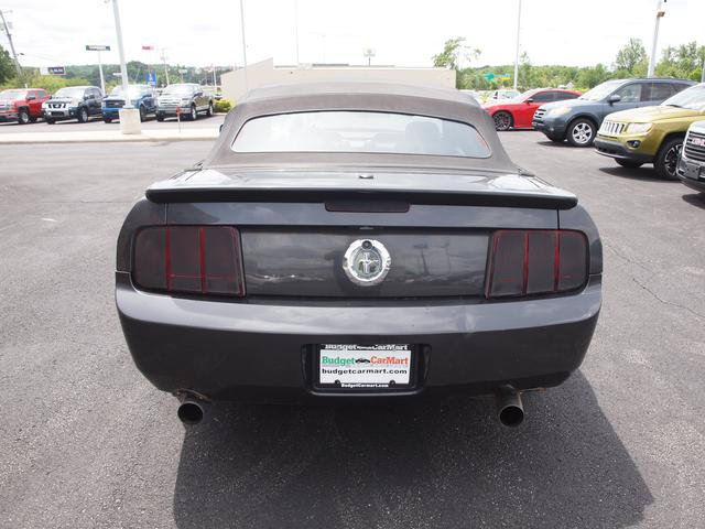 Used 2007 Ford Mustang Convertible RWD image 2