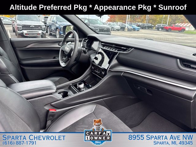 Used 2024 Jeep Grand Cherokee Altitude AWD/4WD image 31