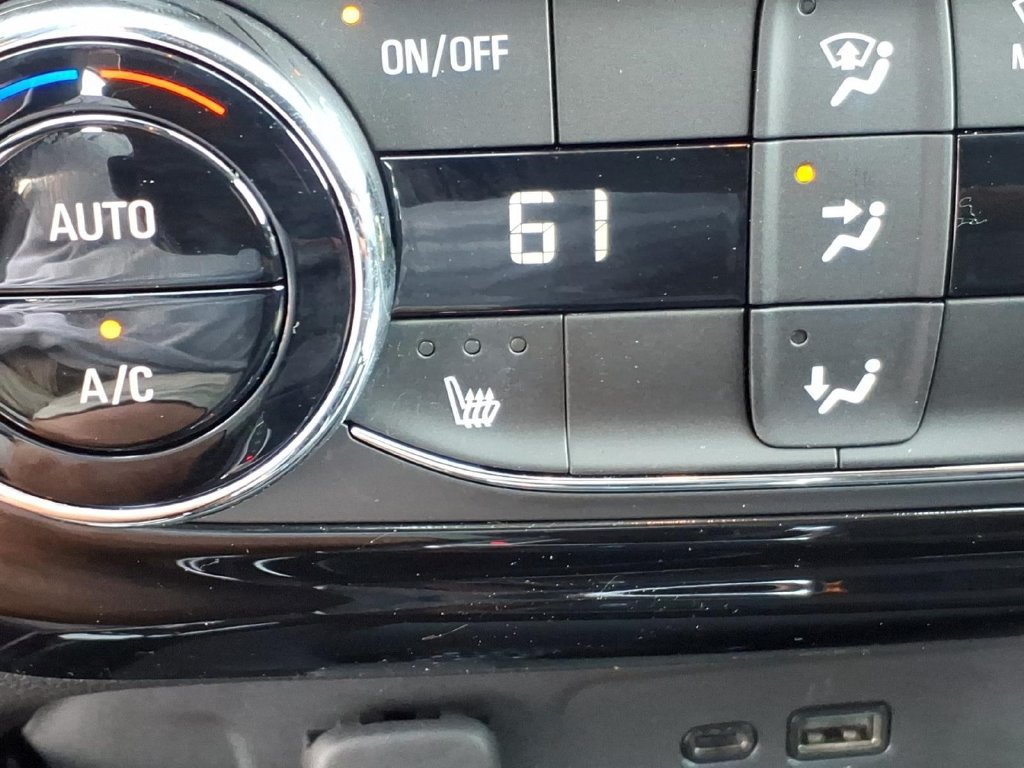 Used 2025 Chevrolet Trax LT w/ LT Convenience Package FWD image 9