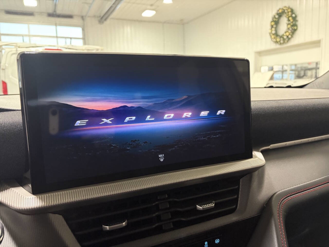 Used 2025 Ford Explorer ST-Line w/ ST-Line Street Pack image 12