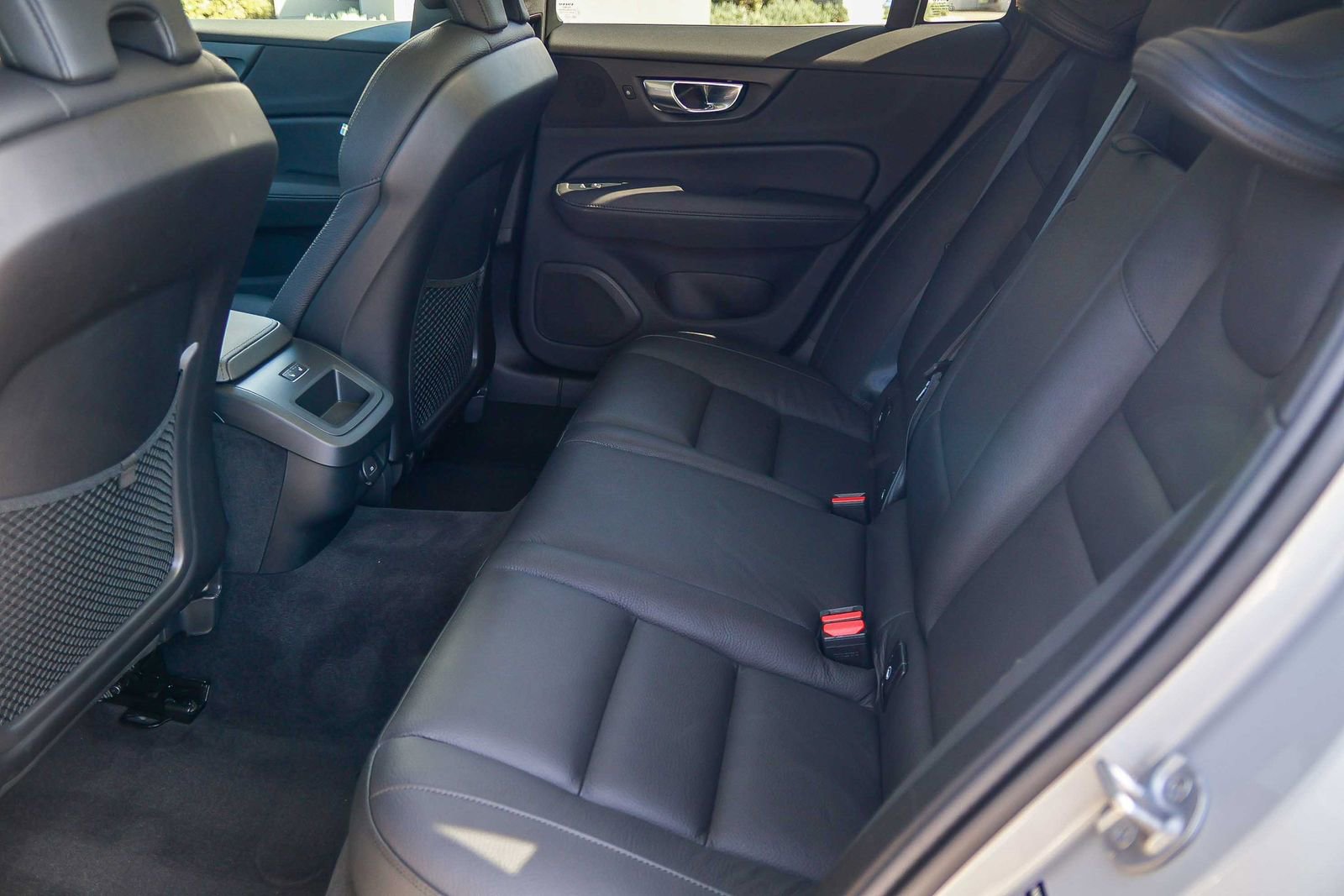 Used 2025 Volvo V60 B5 Cross Country Plus image 19