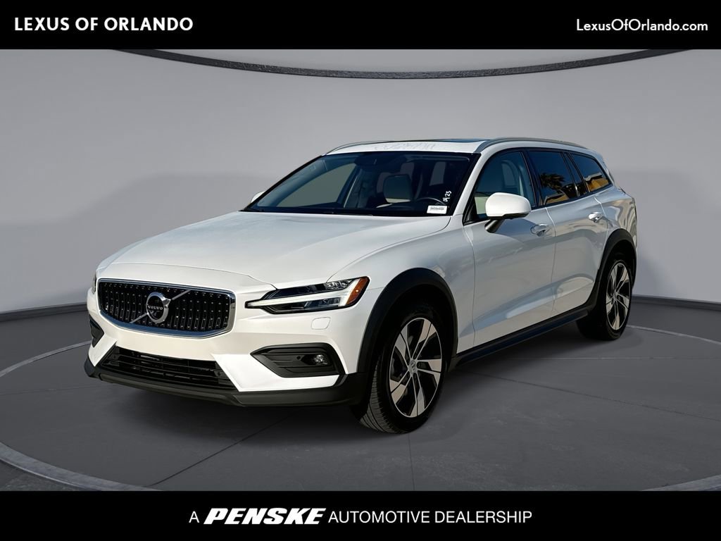 Used 2022 Volvo V60 T5 Cross Country AWD/4WD image 1
