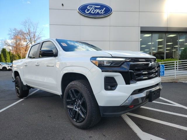Used 2024 Chevrolet Colorado Z71 w/ Z71 Convenience Package 2
