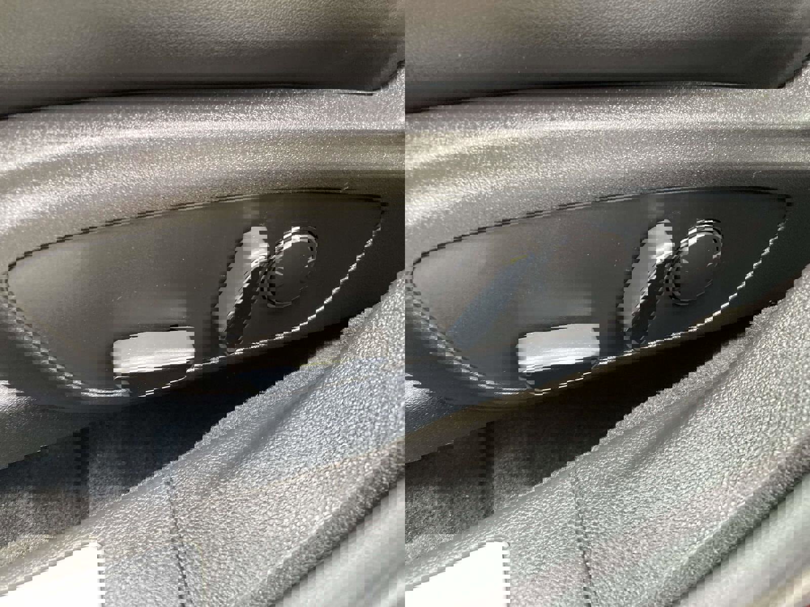 Used 2013 Lincoln MKZ Hybrid image 21