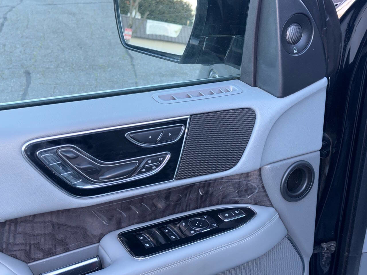 Used 2018 Lincoln Navigator Reserve AWD/4WD image 54