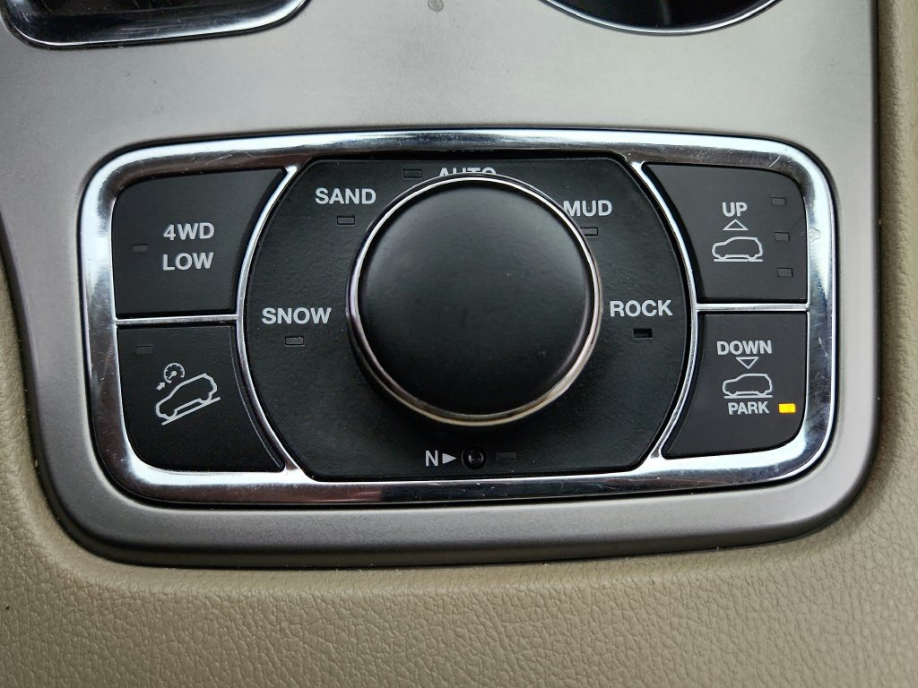 Used 2021 Jeep Grand Cherokee Overland AWD/4WD image 26