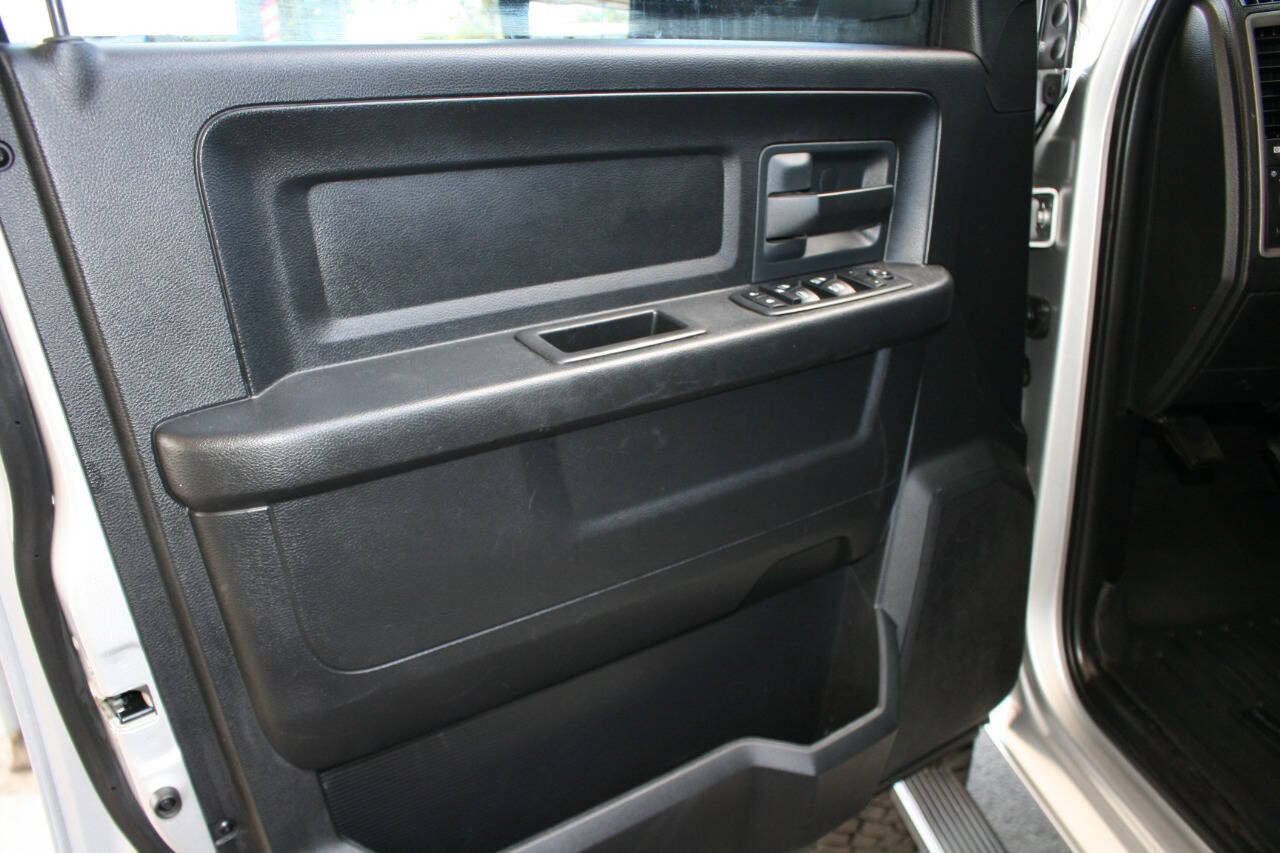 Used 2015 RAM 2500 Tradesman w/ Chrome Appearance Group AWD/4WD image 14