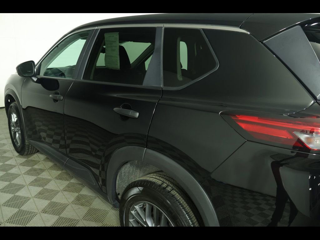 Used 2024 Nissan Rogue S image 16
