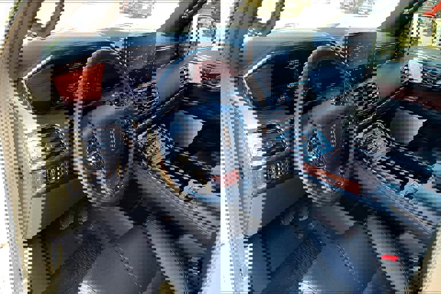 Used 2024 Lincoln Navigator Reserve image 18