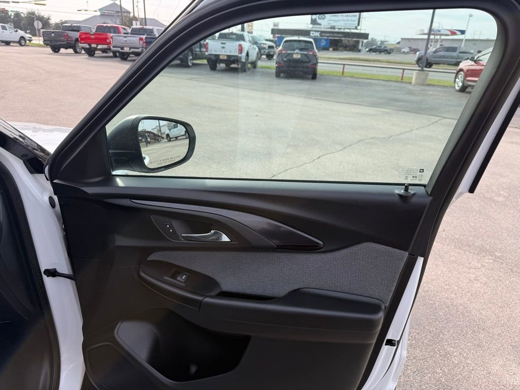 Used 2023 Chevrolet TrailBlazer LS image 19