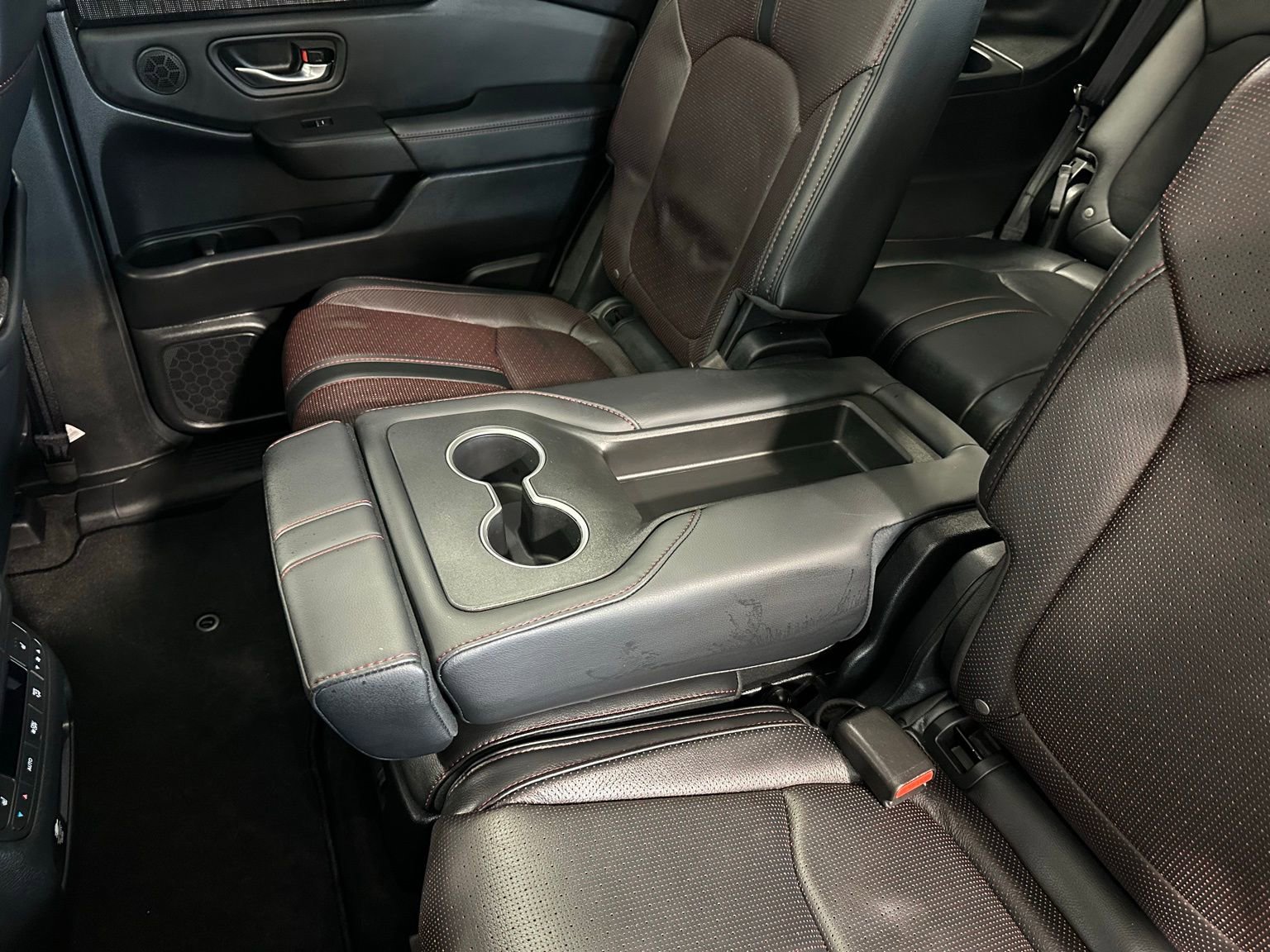 Used 2025 Honda Pilot Black Edition image 43