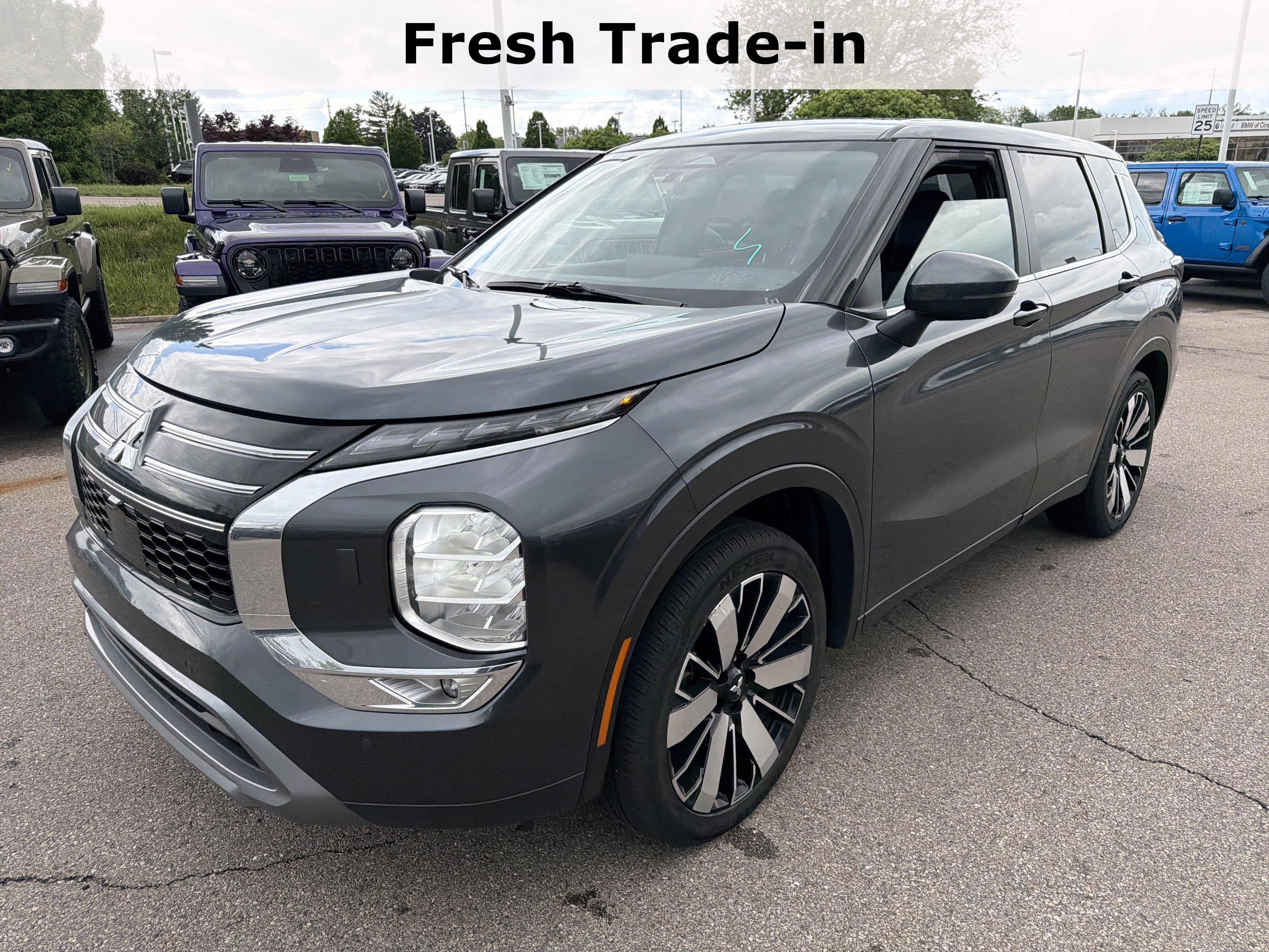 Used 2025 Mitsubishi Outlander SE AWD/4WD image 4