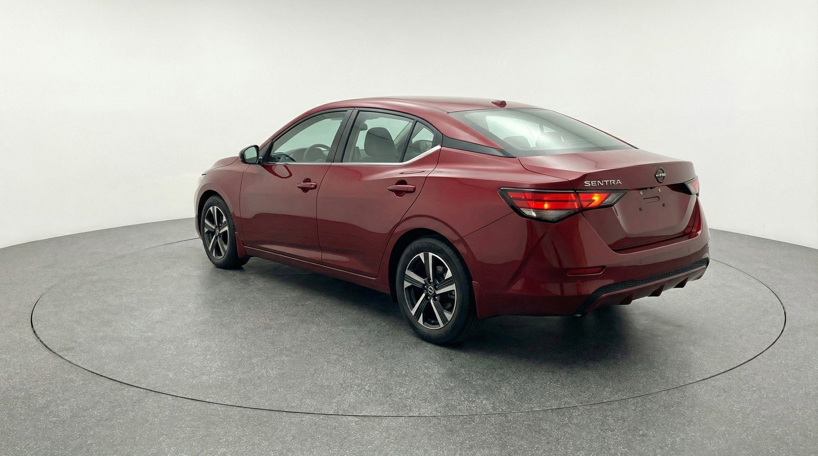 Used 2025 Nissan Sentra SV image 6
