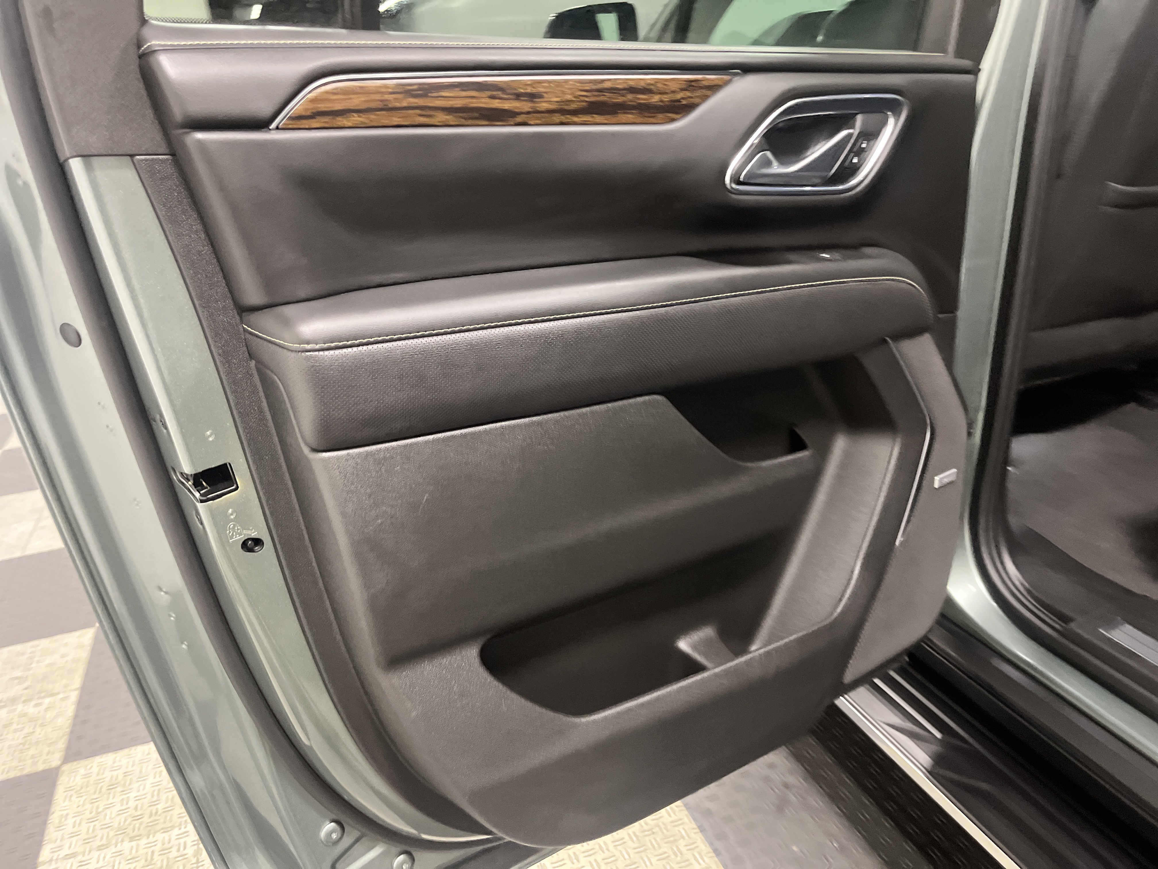 Used 2023 Chevrolet Suburban Premier AWD/4WD image 15