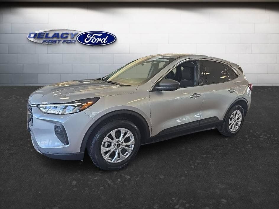 Used 2023 Ford Escape Active AWD/4WD image 2