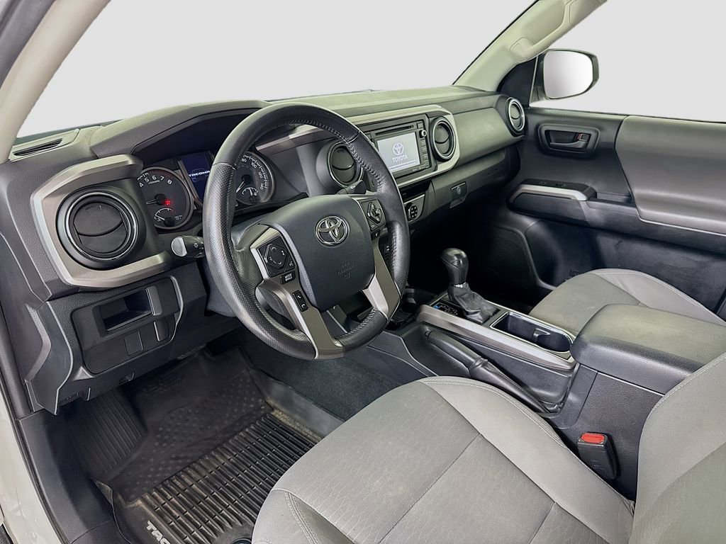 Used 2017 Toyota Tacoma SR5 w/ SR5 Appearance Package (SM) image 9