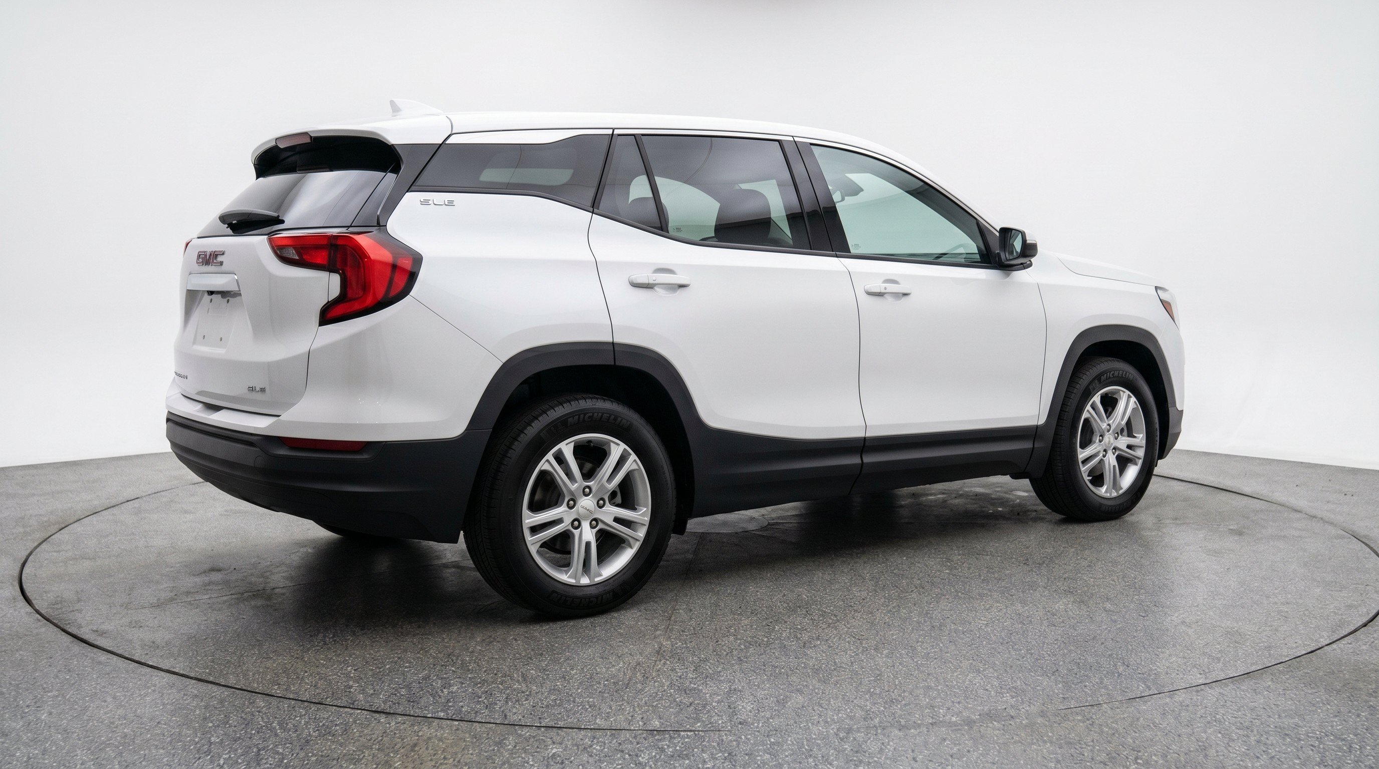 Used 2024 GMC Terrain SLE FWD image 9